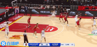 冲击力十足！克里斯连续攻筐打2+1 帮助山东咬住比分