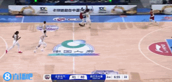 主场沸腾！周琦扣篮+补篮&奥莫特里突外投连砍7分 北京轰13-0反超